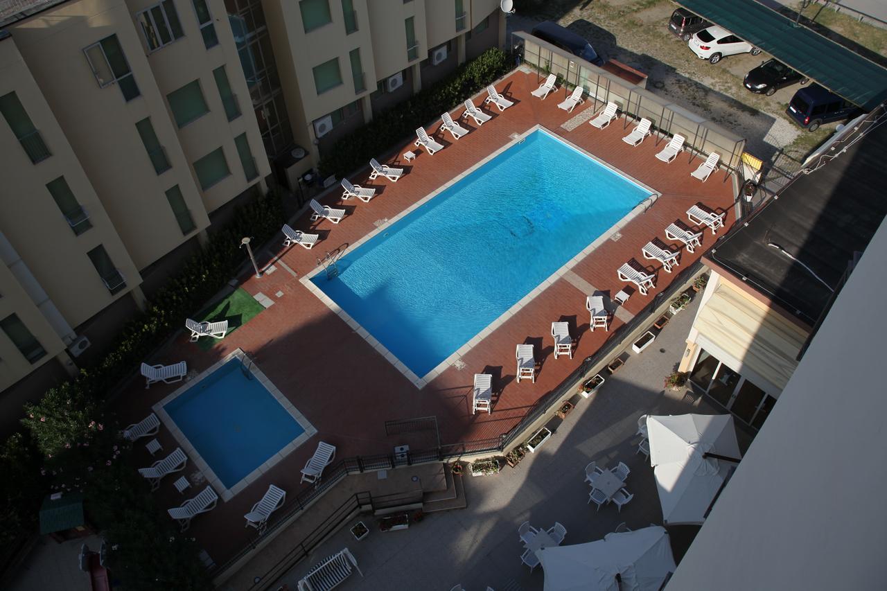 Hotel Plaza Llido Degli Estensi Zewnętrze zdjęcie