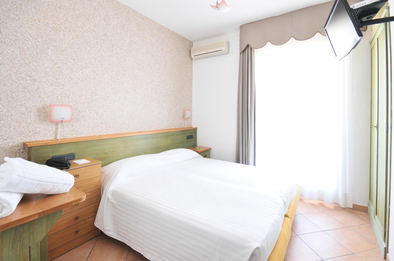 Hotel Plaza Llido Degli Estensi Zewnętrze zdjęcie