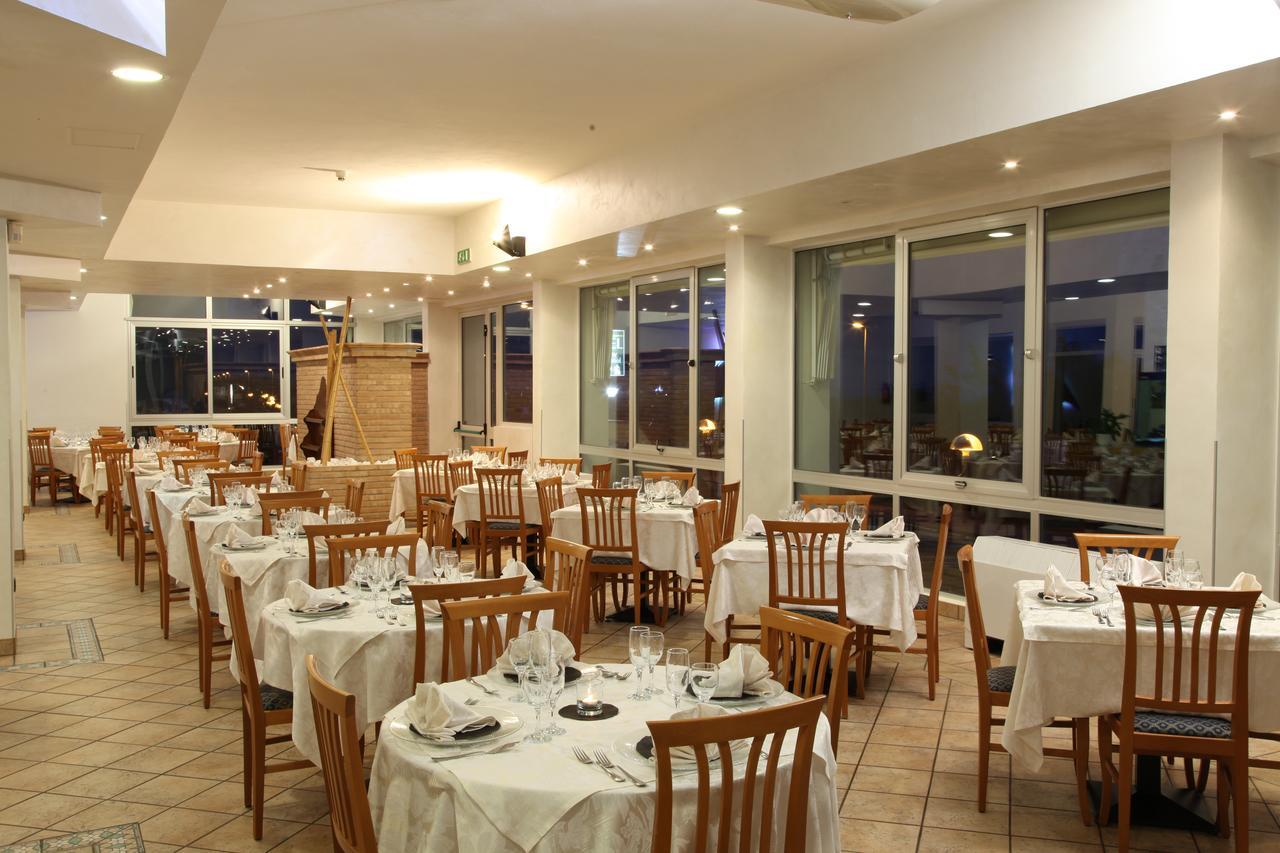 Hotel Plaza Llido Degli Estensi Zewnętrze zdjęcie