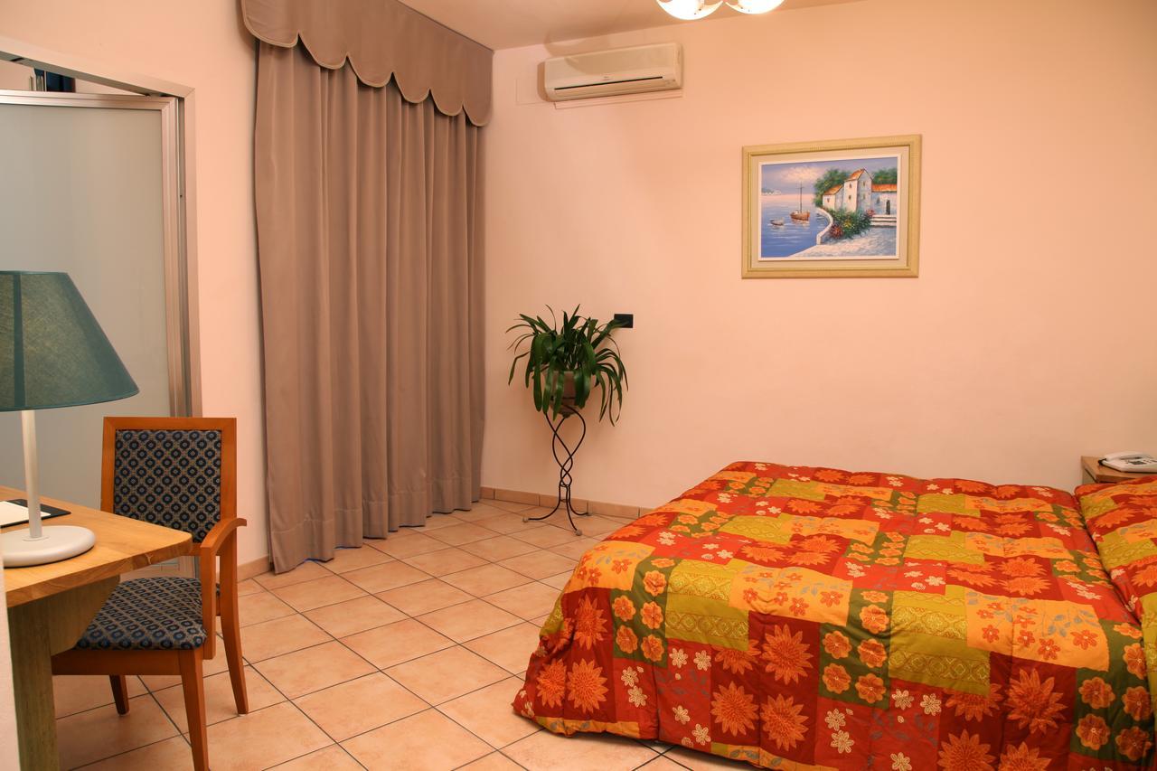 Hotel Plaza Llido Degli Estensi Zewnętrze zdjęcie