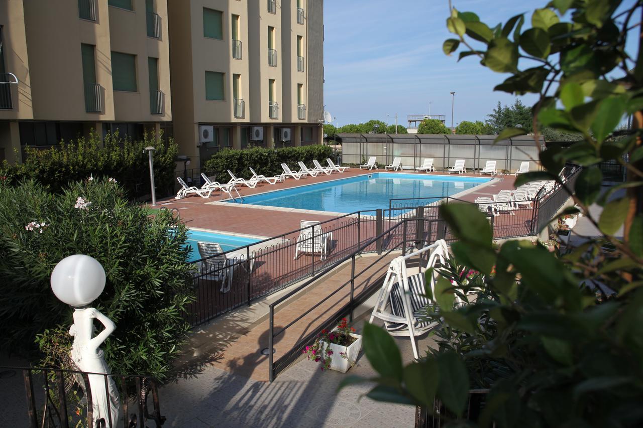 Hotel Plaza Llido Degli Estensi Zewnętrze zdjęcie