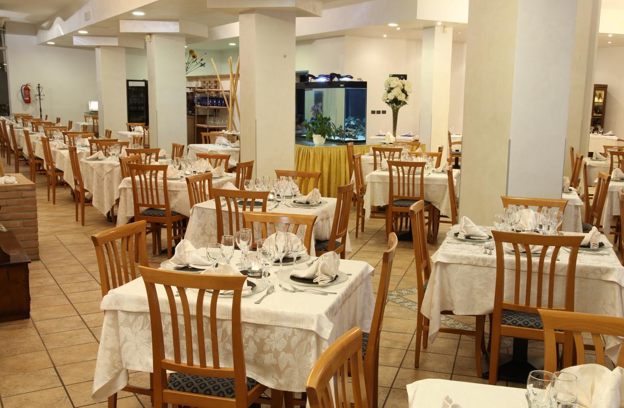 Hotel Plaza Llido Degli Estensi Zewnętrze zdjęcie