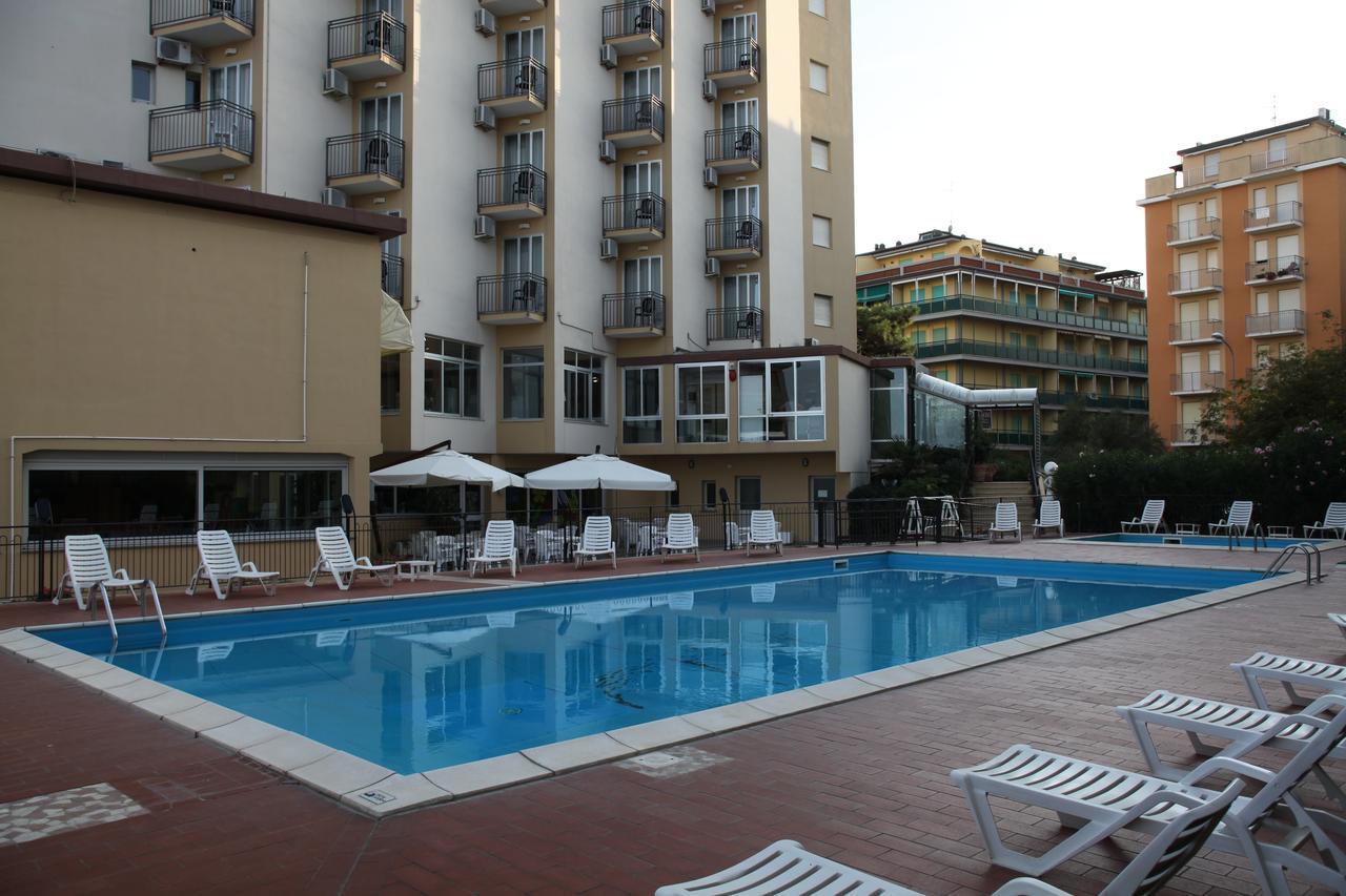 Hotel Plaza Llido Degli Estensi Zewnętrze zdjęcie