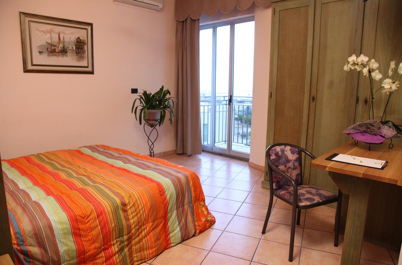 Hotel Plaza Llido Degli Estensi Zewnętrze zdjęcie