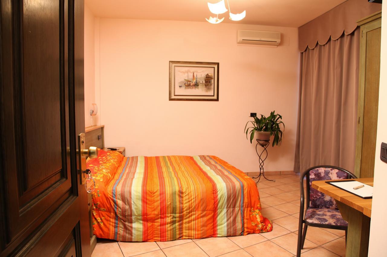 Hotel Plaza Llido Degli Estensi Zewnętrze zdjęcie